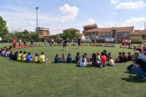 &quot;Una notte al Para&quot;: il campo da calcio del Collegno Paradiso si trasforma in un mini campeggio