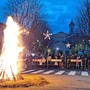 Fuoco e festoni per la Befana