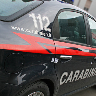 Estorce denaro all'ex datore di lavoro con minacce e insinuazioni: arrestata dai carabinieri