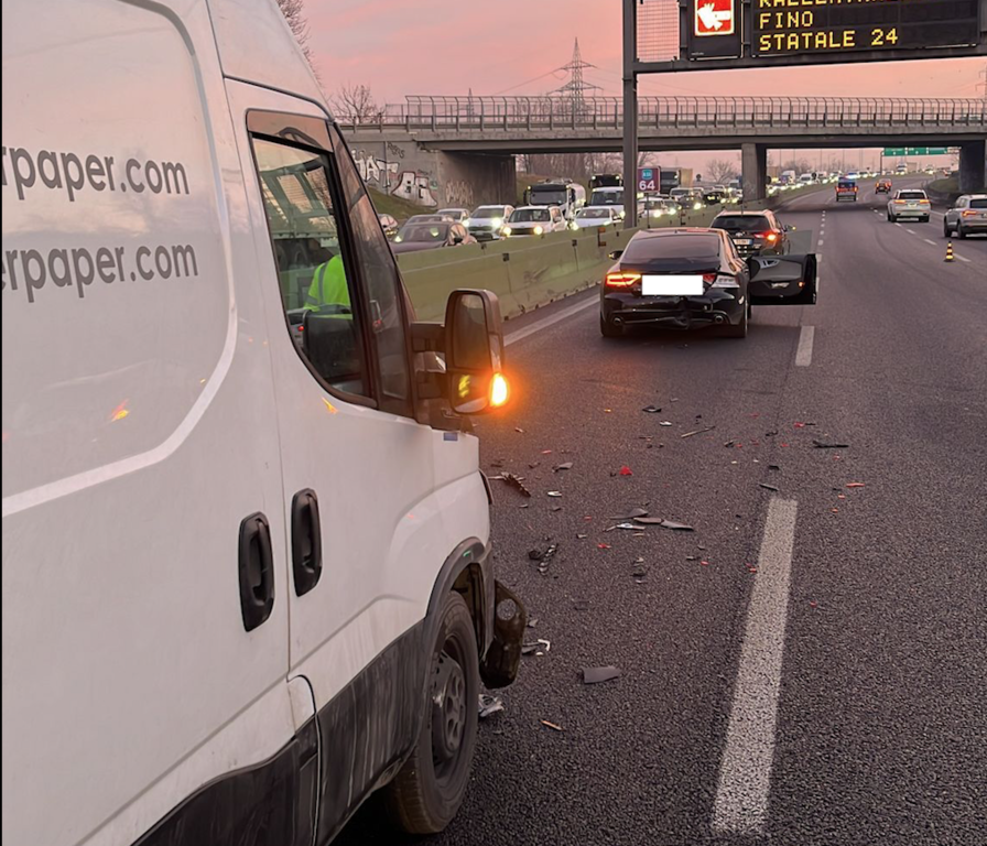 Tamponamento Tra Tre Auto In Tangenziale Allo Svincolo Di Collegno Traffico In Tilt Ovest