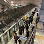 Stop di un'ora alla metropolitana di Torino per atti vandalici