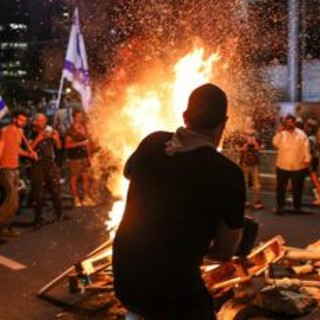 Israele, proteste e tensioni per ostaggi: oggi sciopero generale