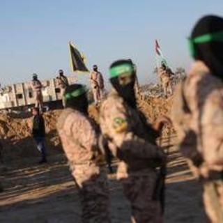 Gaza, oggi il rilascio di tre ostaggi israeliani: Hamas allestisce palco a Khan Yunis