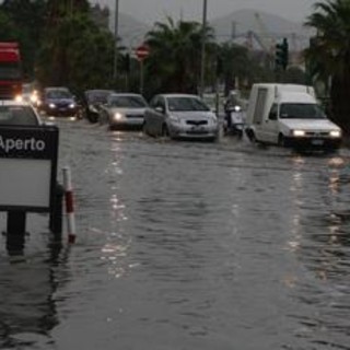 Maltempo, allerta rossa in gran parte della Sicilia: scuole chiuse e disagi