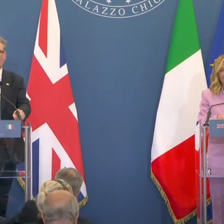 Migranti, Meloni “Con Starmer obiettivo lotta a traffico essere umani”