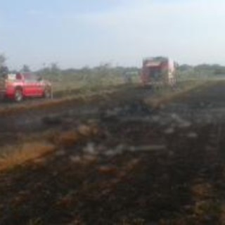 Udine, cade ultraleggero vicino al campo di volo e prende fuoco: due ustionati gravi