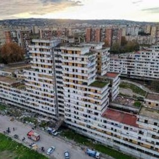 Scampia, al via demolizione Vela gialla