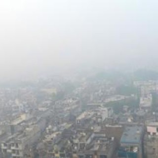 India, a Nuova Delhi smog da record: è 50 volte sopra limite, scuole chiuse - Video