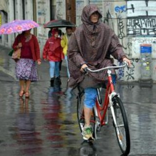 Meteo, maltempo in arrivo: oggi temporali e temperature giù. Allerta arancione in sei Regioni