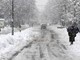 Meteo oggi con neve in collina e freddi venti di burrasca, più sole da domenica