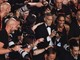 Venezia 81, George Clooney si improvvisa fotografo sul red carpet - Video